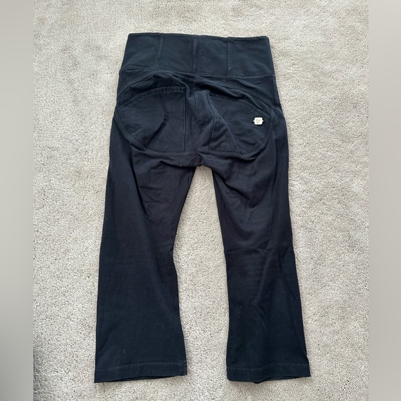 Black high waisted Freddy capris - Picture 2 of 3